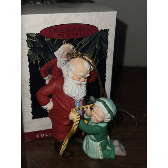 Hallmark Keepsake Ornament - MR. AND MRS. CLAUS, A FITTING MOMENT (1993) VINTAGE - Picture 2 of 6